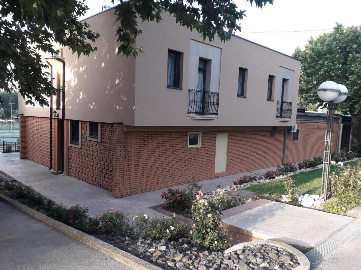 Hotel Marina Oasa Grocka Екстериор снимка