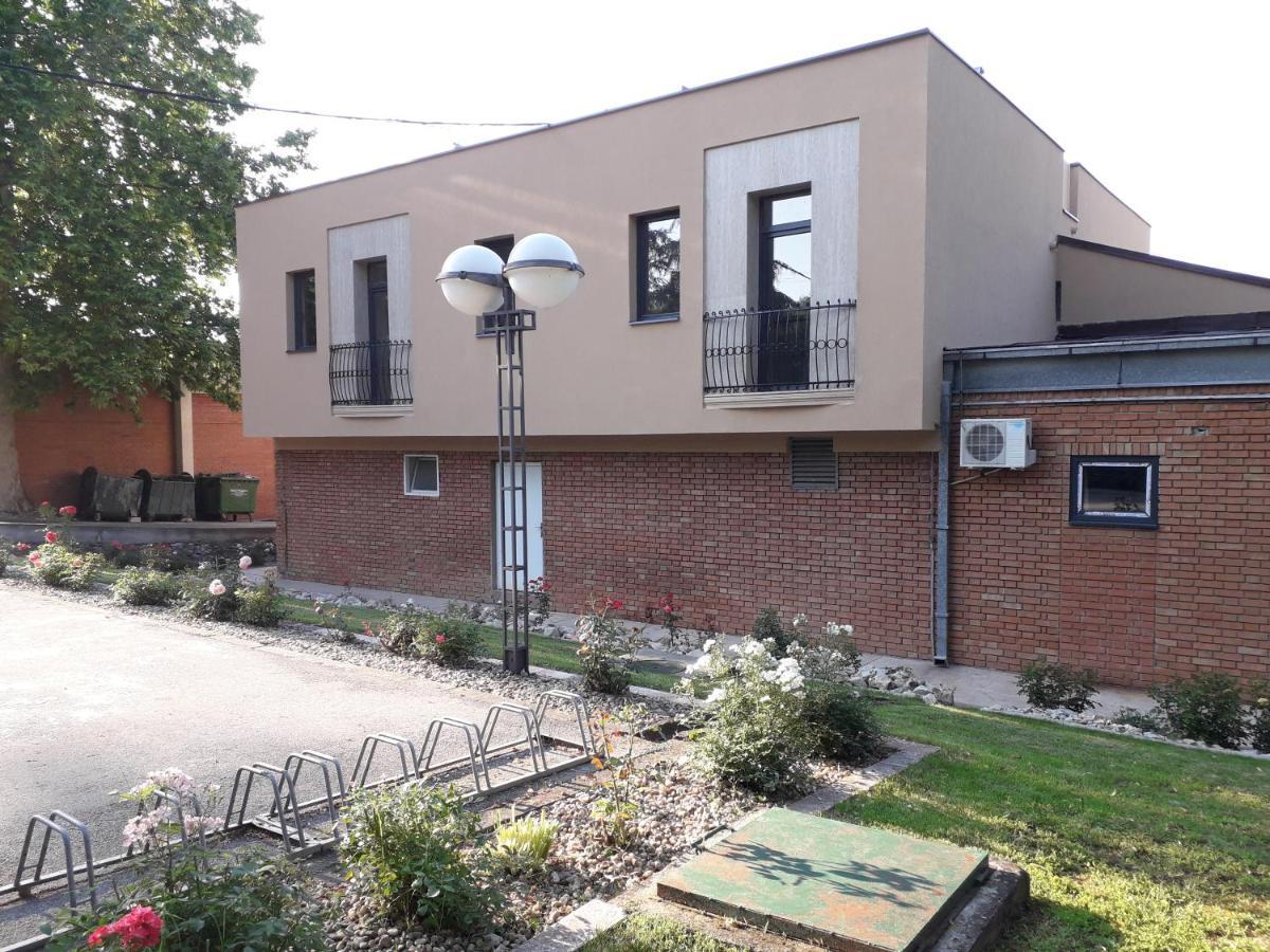 Hotel Marina Oasa Grocka Екстериор снимка