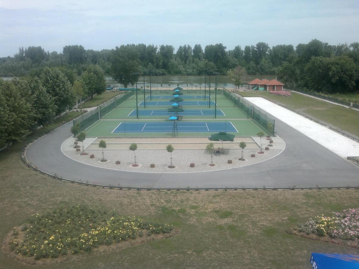 Hotel Marina Oasa Grocka Екстериор снимка