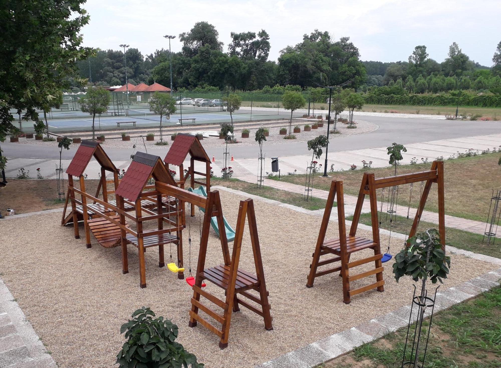 Hotel Marina Oasa Grocka Екстериор снимка